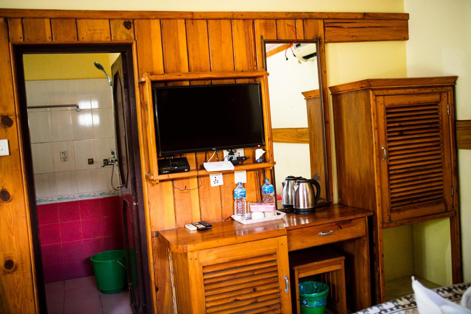 Chitwan Riverside Resort Sauraha Eksteriør bilde