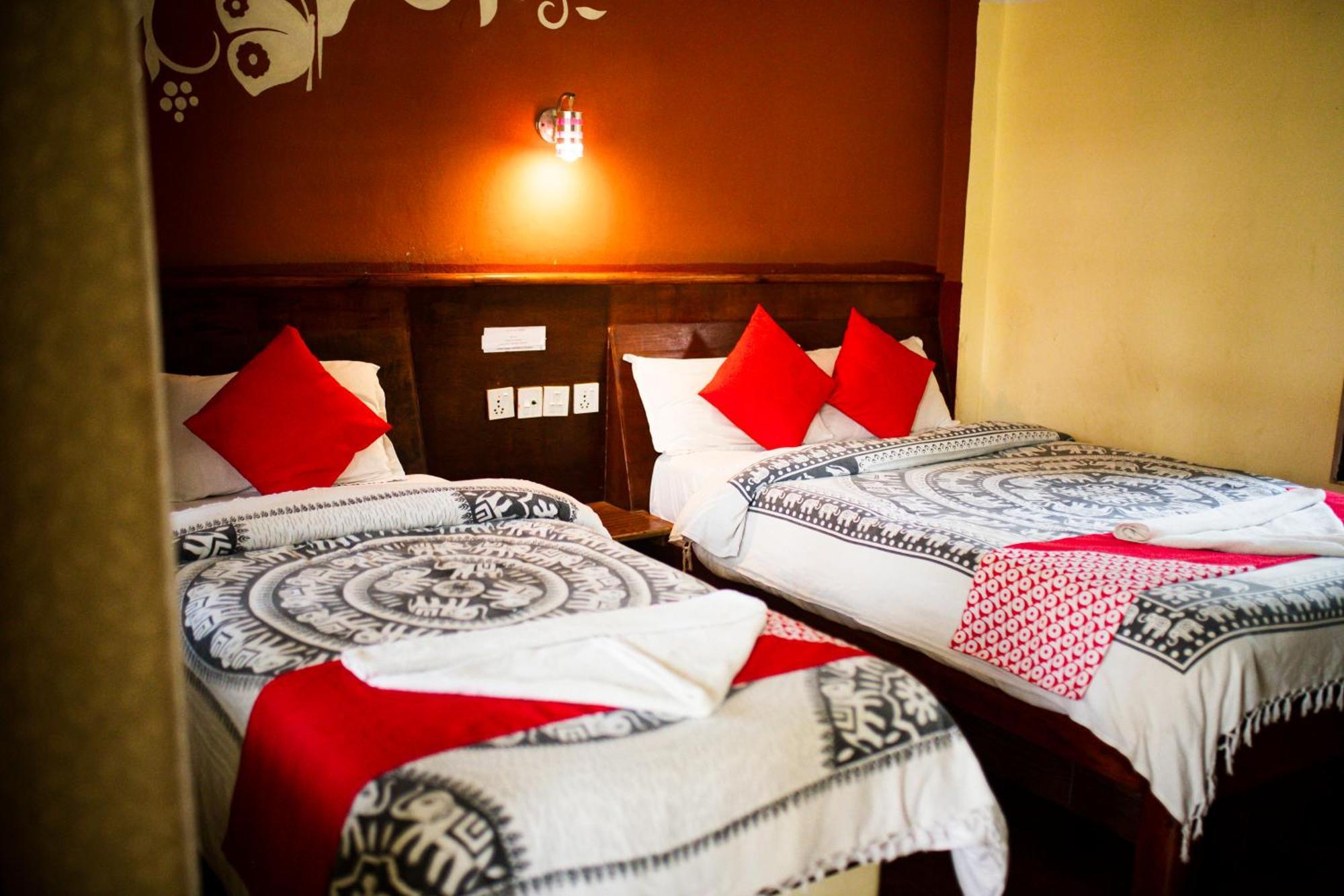 Chitwan Riverside Resort Sauraha Eksteriør bilde