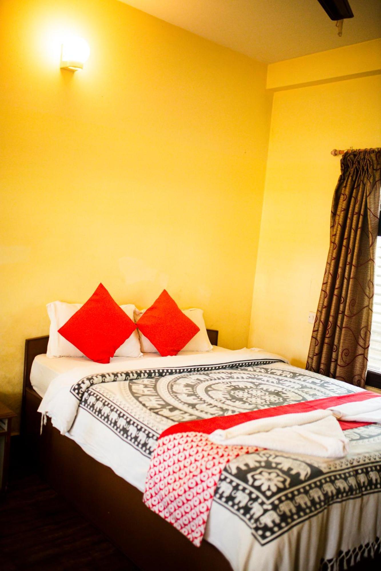 Chitwan Riverside Resort Sauraha Eksteriør bilde