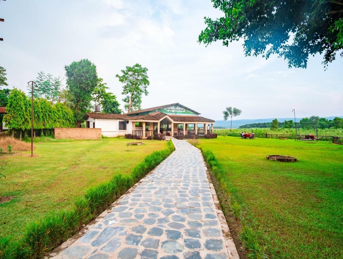 Chitwan Riverside Resort Sauraha Eksteriør bilde