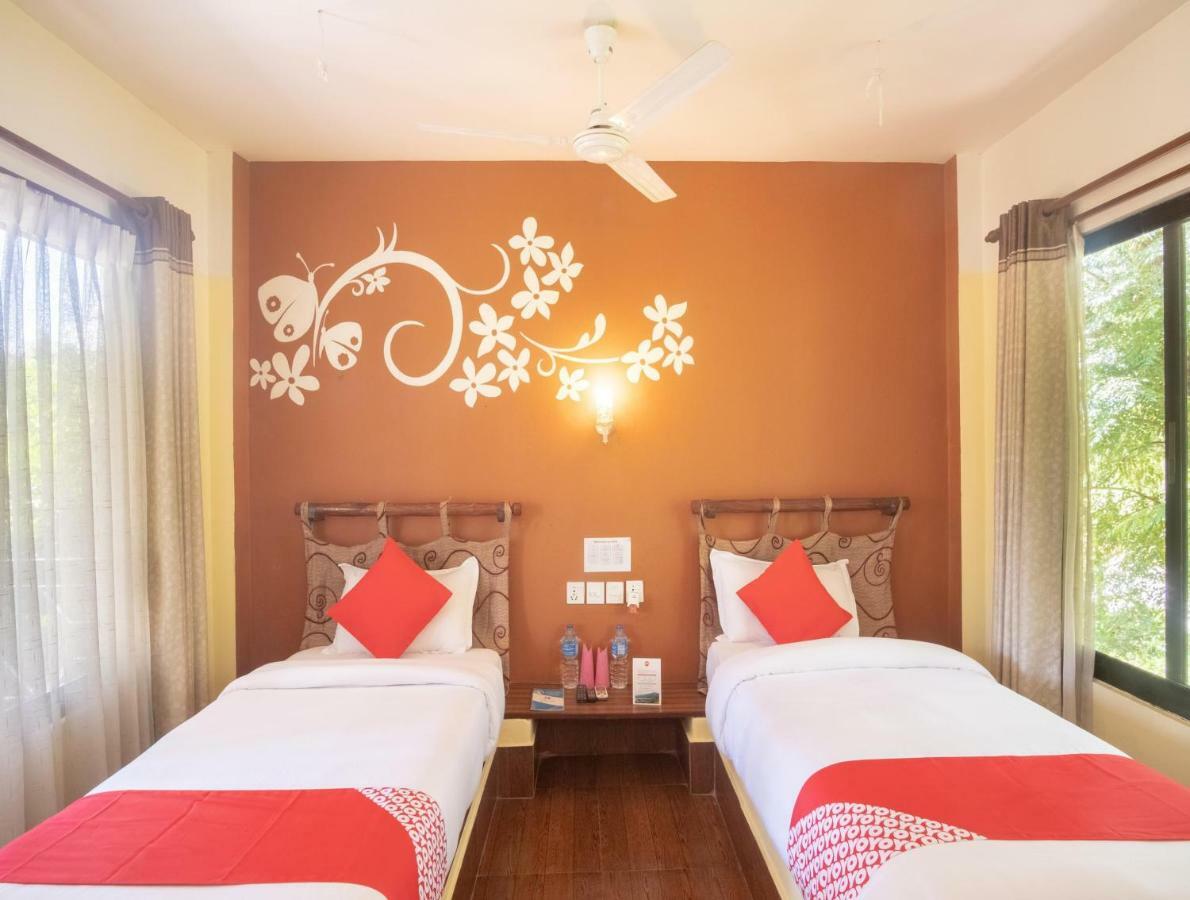 Chitwan Riverside Resort Sauraha Eksteriør bilde