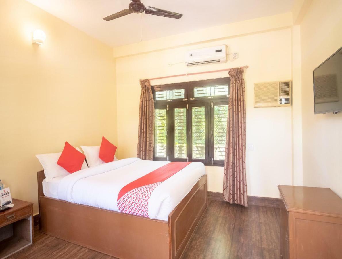 Chitwan Riverside Resort Sauraha Eksteriør bilde