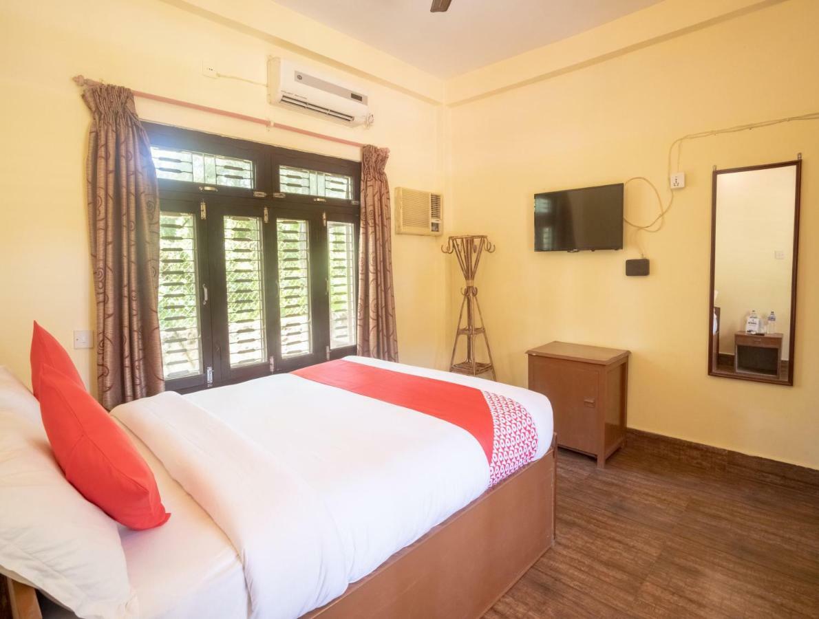 Chitwan Riverside Resort Sauraha Eksteriør bilde